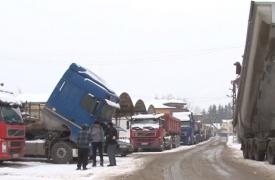 Greva minerilor din saline poate lăsa drumurile îngheţate. Stocul de sare e aproape epuizat