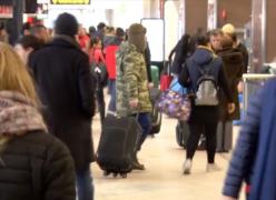 Zeci de avioane au întârzieri pe Aeroportul Otopeni din cauza viscolului