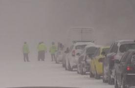 Autostrada Soarelui e închisă de 48 de ore, în sudul ţării zeci de drumuri sunt impracticabile