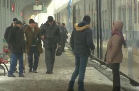 Trenurile și avioanele au avut întârzieri şi de 3 ore, din cauza zăpezii