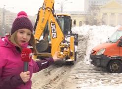 Bucureștiul, acoperit de nămeți! Zăpada adunată de pe străzi este topită cu ajutorul utilajelor