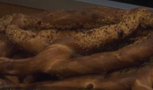 Gustările pe fugă, cel mai mare duşman al românilor. Specialiştii ne recomandă să uităm de covrigi!