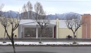 Gara din Lupeni a fost renovată, dar nu o folosește nimeni