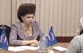 O senatoare din Rusia a devenit celebră pe Internet datorită coafurii sale