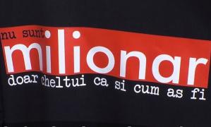 Tricourile cu slogan sunt din ce în ce mai purtate şi apar în colecţiile marilor case de modă