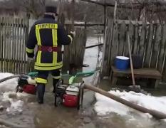 Cod galben de inundaţii pentru 13 judeţe din vestul şi nord-vestul ţării