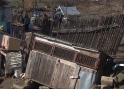 Pământul a luat-o la vale la marginea unui oraş din Prahova!