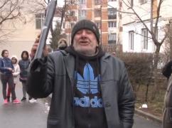 Asistaţii social s-au înghesuit la Bursa Locurilor de Muncă pentru a dovedi că... nu pot munci