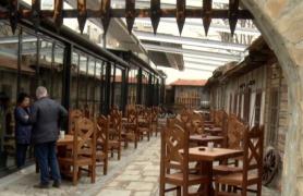 Terasele, gata de primăvară. Proprietarii de localuri fac ultimele pregătiri pentru acest weekend