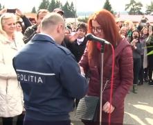 Doi dintre elevii şcolii de Poliţie din Câmpina au prins curaj şi şi-au cerut iubitele în căsătorie