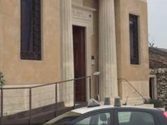 O româncă şi un cetăţean din republica Moldova, arestaţi în Italia, după ce au furat bani din cutia milei