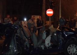 Şoferul care a intrat în coloana de maşini oprită la semafor şi a omorât o femeie era atât de beat încât medicii l-au sedat