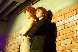 Vara asta se poartă neoprenul brodat