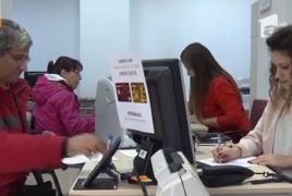 Legea care opreşte IFN-urile să-i mai jefuiască pe români, pe masa parlamentarilor