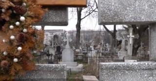 Criza locurilor de veci din România: doi oameni înmormântaţi în aceeaşi groapă
