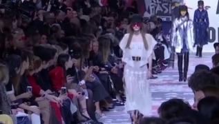 Tonul tendinţelor în modă se dă la Săptămâna Modei de la Paris