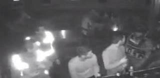 Și-a făcut un selfie cu mascaţii şi a fost băgat în dubă. Totul a fost transmis în direct pe Facebook