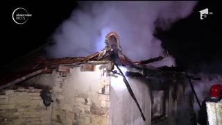 Incendiu violent la o casă din Aluniş. judeţul Cluj. Proprietarul s-a salvat în ultimul moment din flăcările uriaşe
