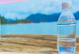 Particule de plastic găsite în apa îmbuteliată, în 9 ţări. Mărci de renume sunt implicate