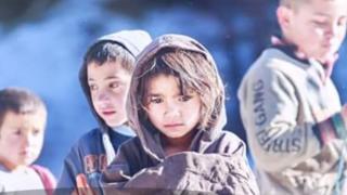 Copiii uitați ai satului românesc. Un fotograf a pornit o campanie pentru copiii unui cătun din Buzău