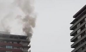 Incendiu puternic la etajul 19 al unui bloc din Capitală! Zeci de oameni au fost evacuaţi de urgenţă