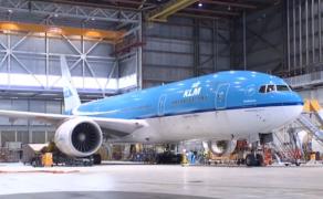 Oamenii nevăzuți din spatele unui zbor. O echipă Observator a filmat pe cel mai mare aeroport din Olanda