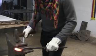 Obiecte unicat din joaca cu focul. Străvechiul meşteşug al fierarului este o afacere de succes