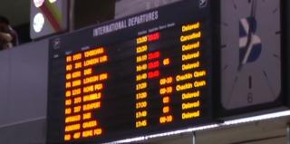 Ploaia a îngheţată a blocat traficul aerian. Peste două mii de călători au fost afectaţi!