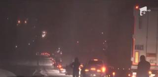 Iarna loveşte România. Drumuri blocate în nordul ţării, după ninsorile abundente