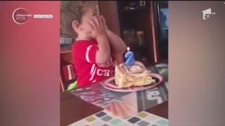 Băieţelul care a început să plângă pentru că nu a vrut să fie sărbătorit de ziua lui