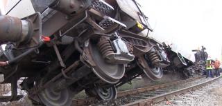 La un pas de o tragedie feroviară. Un tren a deraiat deasupra unuia dintre cele mai aglomerate bulevarde din Constanţa!