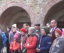 Un profesor de religie din judeţul Botoşani a făcut împrumut la banca să-și ducă elevii într-o excursie