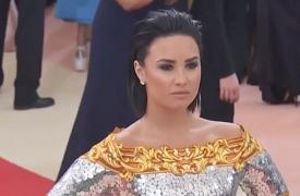 Demi Lovato este în culmea fericirii! Cântăreaţa americană a sărbătorit 6 ani de când nu a mai pus gura pe alcool