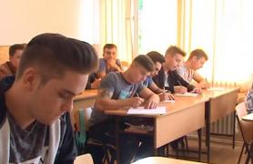 Emoții mari pentru sute de mii de liceeni. Au susţinut simularea primei probe scrise a Bacalaureatului