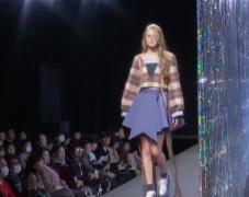 Săptămâna Modei de la Tokyo a debutat cu o colecţie bizară şi nonconformistă