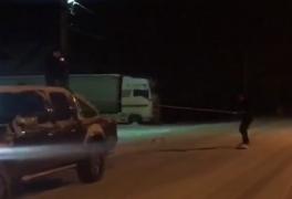 Cu snowboardul pe străzile din Motru