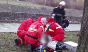 Idilă începută pe Internet, încheiată la spital. Bărbat din Braşov aruncat în apele unui râu după o întâlnire cu o tânără cunoscută online