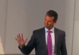 Jurnaliştii americani au descoperit care este motivul real pentru care divorţează Donald Trump Jr!