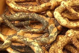 Covrigul cel de toate zilele a dat startul scumpirilor înainte de Paşti!