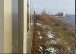 Pasageri blocaţi în tren ore în şir, după ce locomotiva a cedat chiar pe malul Dunării