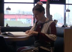 Câţiva liceeni din Cluj au avut o idee care uşurează ieşirea în oraş oa persoanelor cu deficienţe de vedere