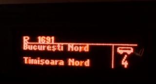 Zeci de călători blocaţi două ore între Orșova și Turnu Severin, după ce locomotiva unui tren s-a stricat