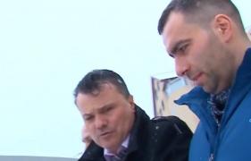 Un bărbat de 49 de ani abia ieşit din închisoare şi-a sechestrat soţia şi copiii într-un grajd