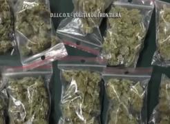 Tineri consumatori de droguri, prinşi în trafic la Galaţi. Ce i-a dat de gol