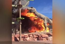 Imagini ca în Jurasic Park, suprinse în Colorado. Dinozaur T-Rex, înalt de şapte metri, cuprins de flăcări
