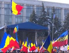 Moldovenii cer unirea cu România