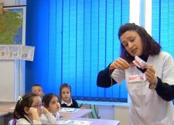 Dantura, problema generației viitoare. Patru sute de mii de copii, nu știu ce sunt periuța și pasta de dinți