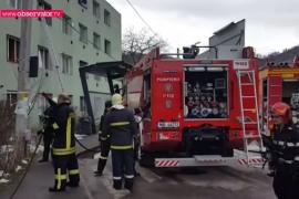 Incendiu violent intr-un bloc Braşov. Un bebeluş de doar trei luni şi cinci adulţi au ajuns la spital