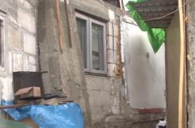 Noi alunecări de teren lasă oamenii fără case