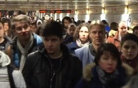 Metroul din Bucureşti, neîncăpător pentru marea de oameni care depind de el